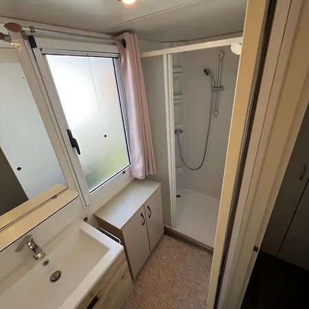 Campsite Les Mobil Homes De Noly, 1 Place Adulte Reserve Africaine De Sigean Gratuite *