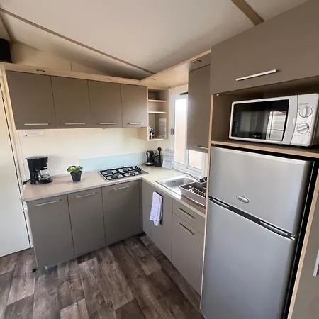 Les Mobil Homes De Noly Tv Clim 6places 1 Place Adulte Offerte Pour La Réserve Africaine Sigean Campeggio *