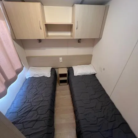 Les Mobil Homes De Noly Tv Clim 6places 1 Place Adulte Offerte Pour La Reserve Africaine Sigean * 拉诺维勒港