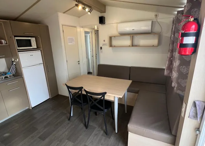 Kemp Les Mobil Homes De Noly Tv Clim 6places (adults Only)