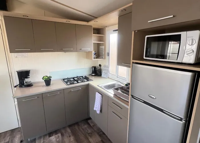 Les Mobil Homes De Noly Tv Clim 6places (adults Only) Camping *