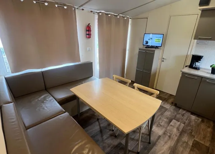 Les Mobil Homes De Noly Tv Clim 6places (adults Only) Camping